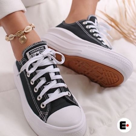 Converse negras outlet puestas